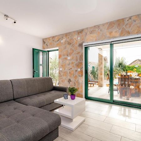 Villa Oaza Primosten With Heated Pool Екстериор снимка