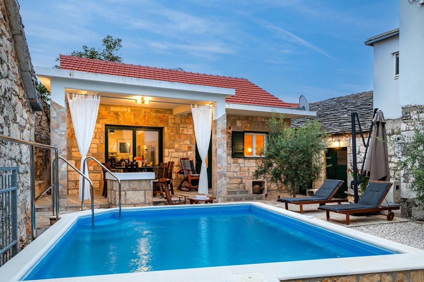 Villa Oaza Primosten With Heated Pool Екстериор снимка